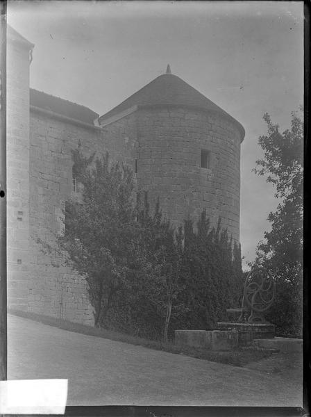 Partie de la façade sud avec tour