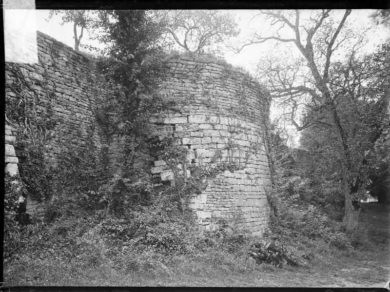 Tour sud-est de la basse-cour