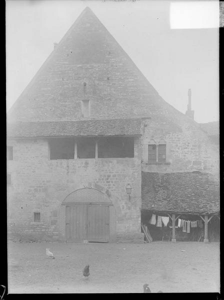 Façade du grand cellier sur cour