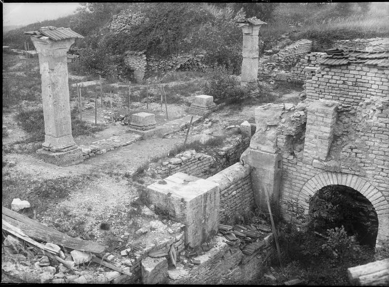 Vestiges de la ville gallo-romaine, colonnes, élévations