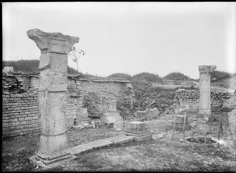 Vestiges de la ville gallo-romaine, colonnes, élévations