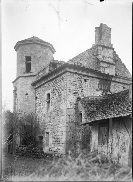 Cour intérieure, façade et tourelle d'escalier