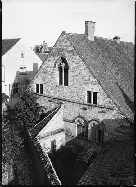 Façade sur impasse vue en plongée