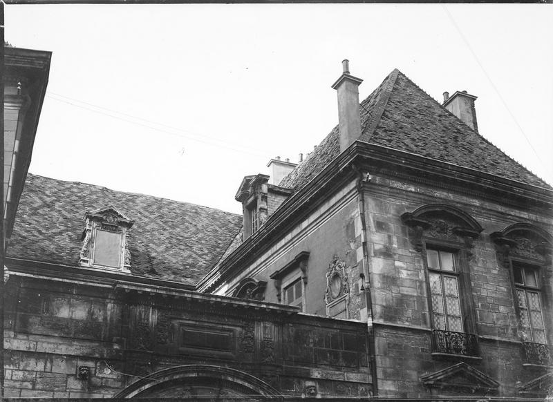 Façade sur rue, partie haute