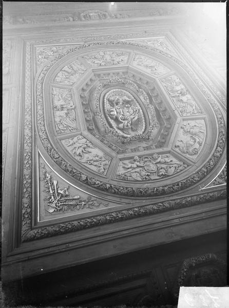 Intérieur : plafond de la Salle des Assises