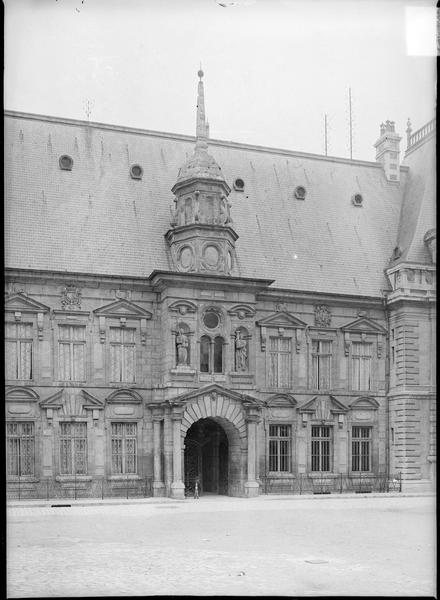 Façade avec avant-corps central