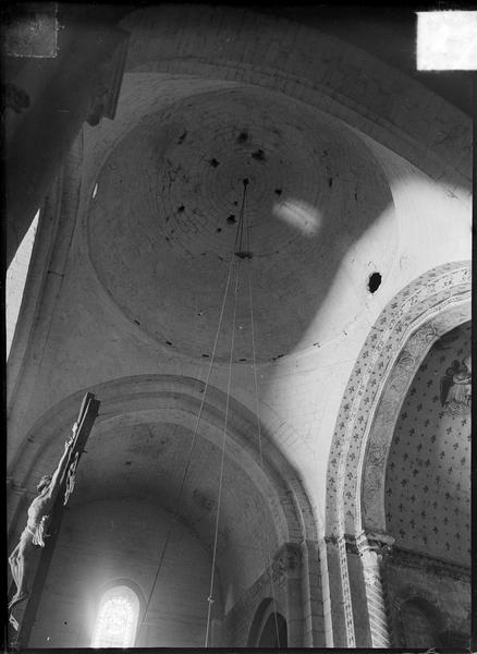 Intérieur : coupole à la croisée du transept