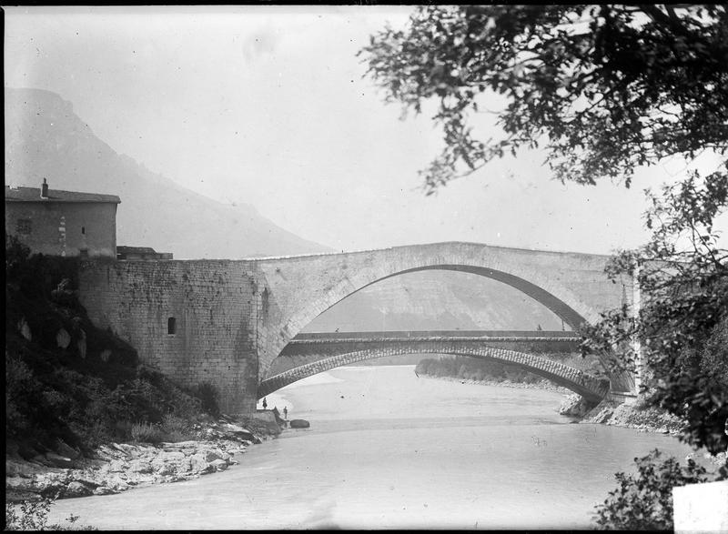 Vue nord du pont ancien et du pont récent