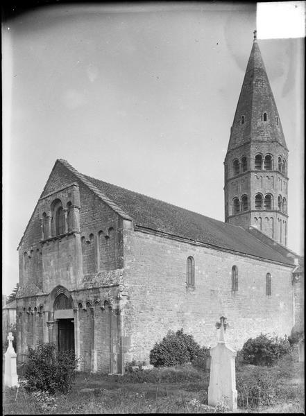 Ensemble sud-ouest avec clocher