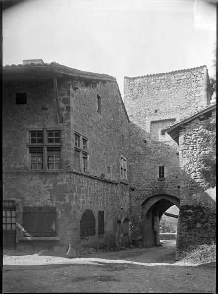 Porte-d'En-Haut et maison contiguëe