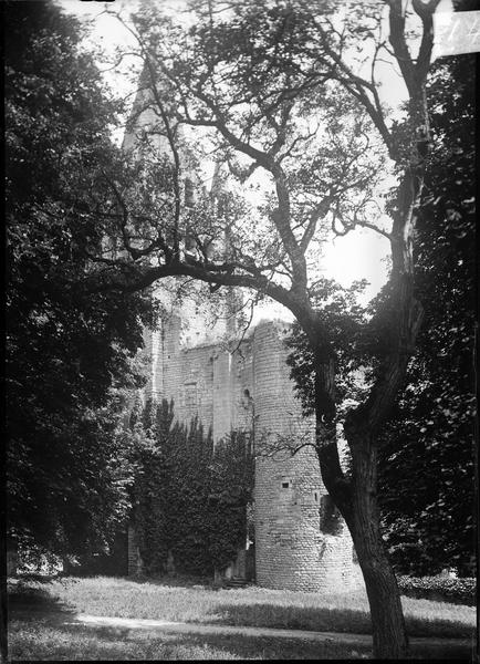 Clocher de l'église et tour du château