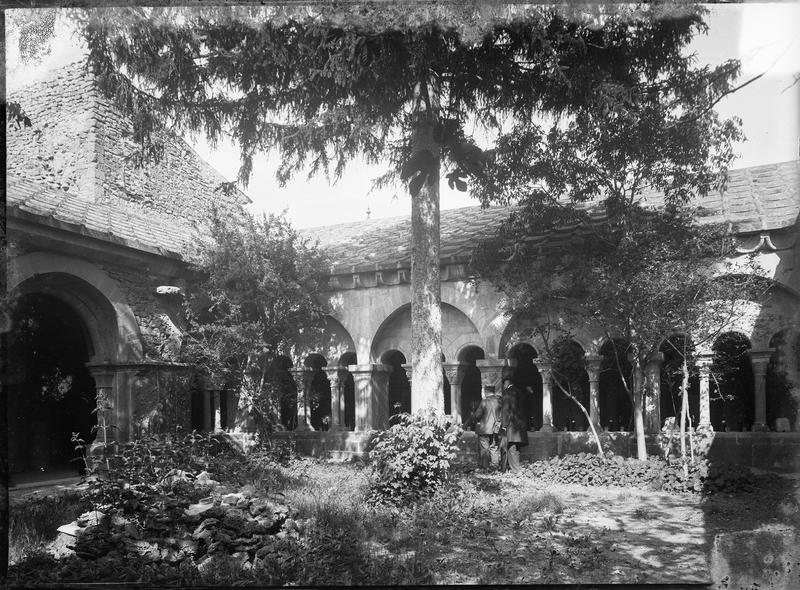 Galerie du cloître depuis le jardin