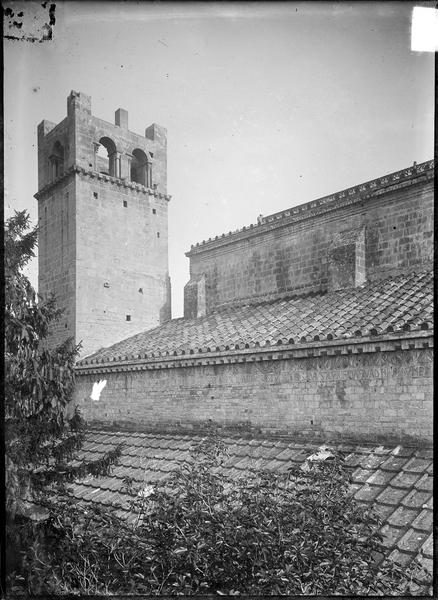 Toiture du cloître donnant sur la cathédrale