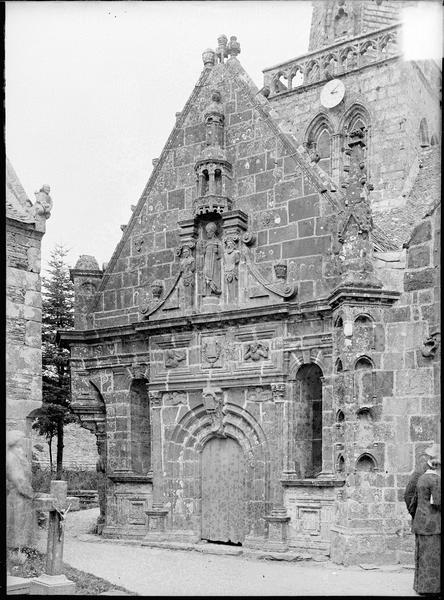 Façade de l'ossuaire intégré à l'église