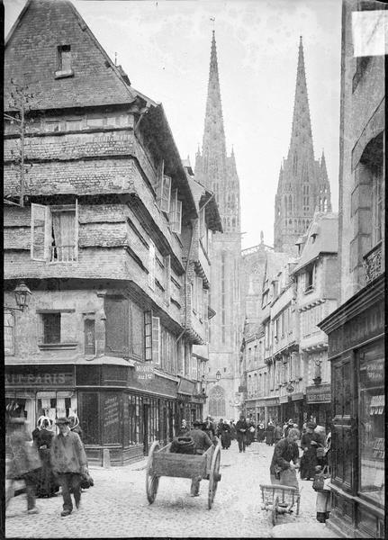 Flèches depuis la rue Kéréon animée