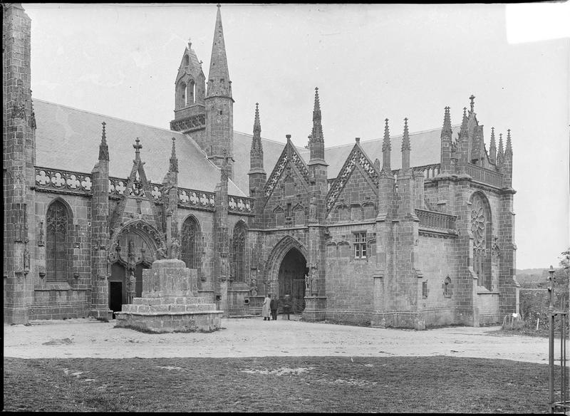 Calvaire et façades de l'église