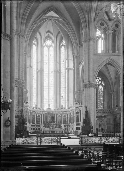 Intérieur : choeur, depuis la nef