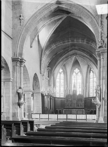 Intérieur : choeur depuis la nef