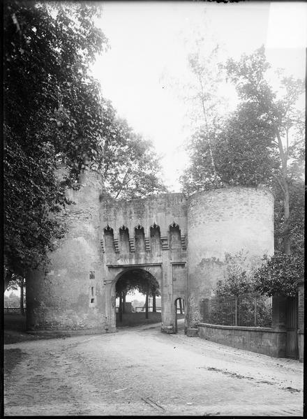 Le châtelet d'entrée