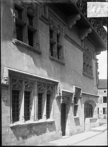 Façade gothique sur rue