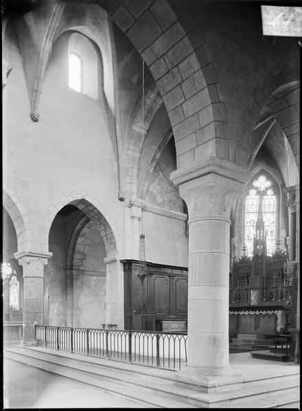 Intérieur : croisée du transept vers le choeur