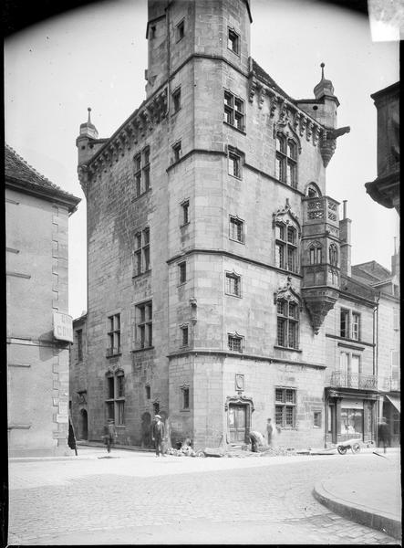 Façade sur rue avec échauguette, angle nord-ouest