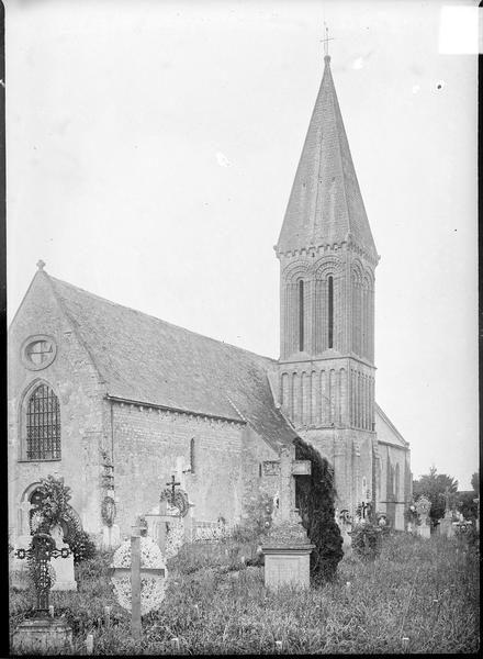 Ensemble sud-ouest avec clocher