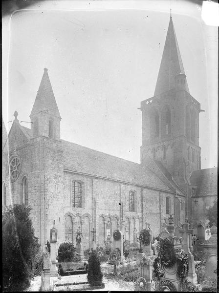 Ensemble sud-ouest avec clocher