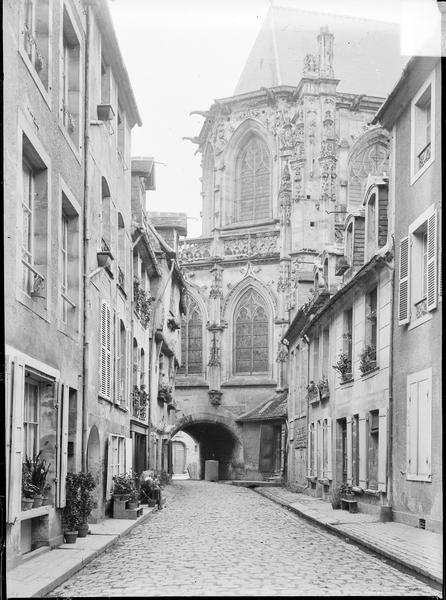 Abside depuis une ruelle