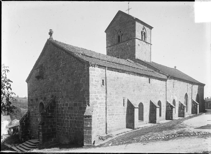 Ensemble sud-ouest avec clocher