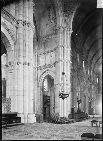 Intérieur : croisée du transept, depuis le choeur