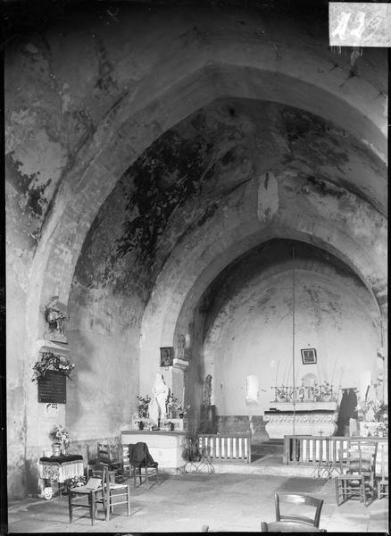 Intérieur : choeur depuis la nef