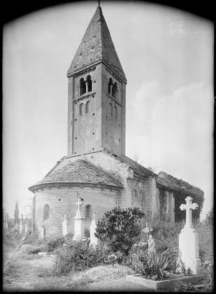 Ensemble nord-est avec clocher