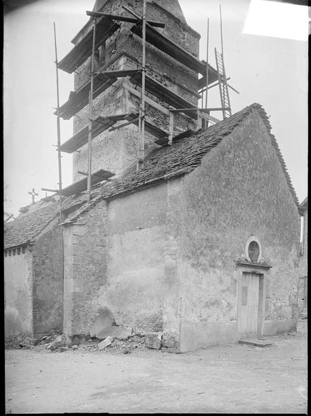 Entrée ouest et partie du clocher