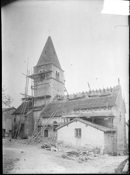 Ensemble sud avec clocher en travaux