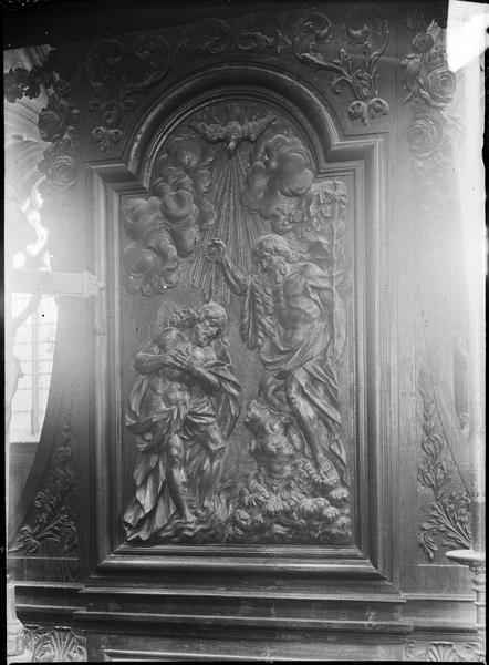 Intérieur, banc d'oeuvre : bas-relief, le baptême du Christ en partie centrale