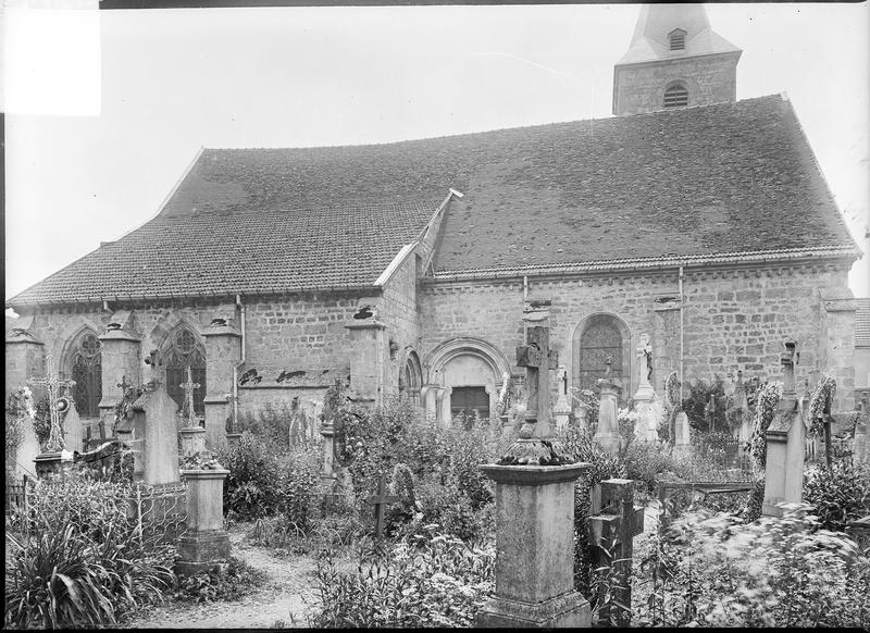 Ensemble nord avec cimetière au premier plan