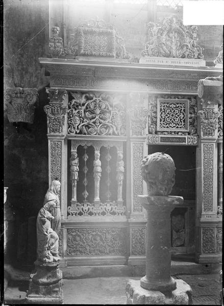 Intérieur : chapelle du dépôt lapidaire, clôture de chapelle