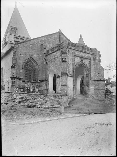 Ensemble nord-ouest avec porche et clocher