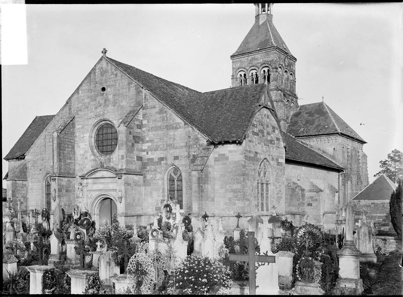 Ensemble sud-ouest avec clocher