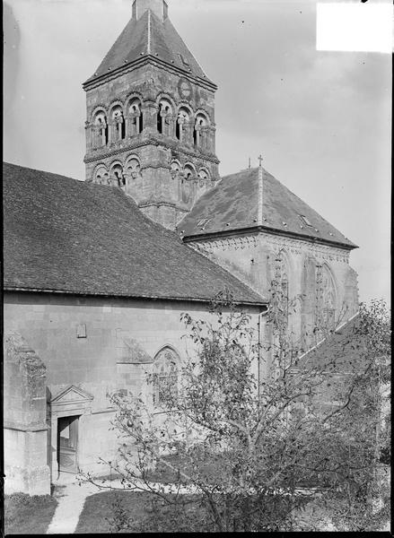 Ensemble sud, vue partielle avec clocher