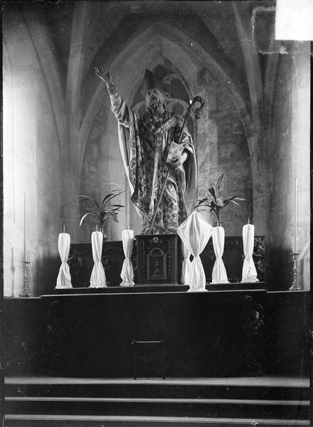 Intérieur : choeur avec statue de saint Aubin