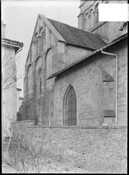 Transept sud, sacristie et base du clocher