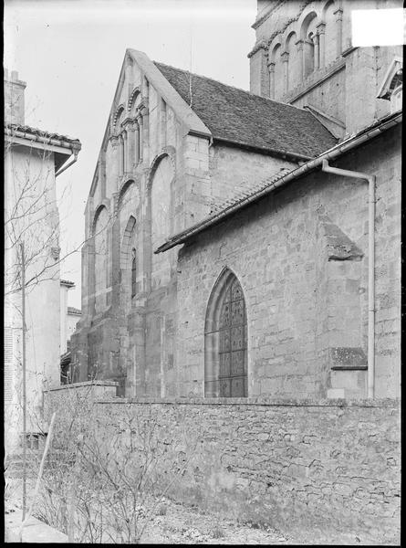 Transept sud, sacristie et base du clocher