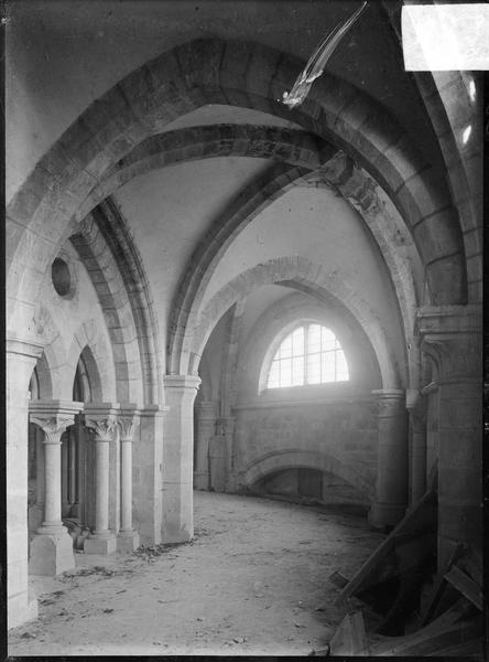 Intérieur : galerie de la tribune