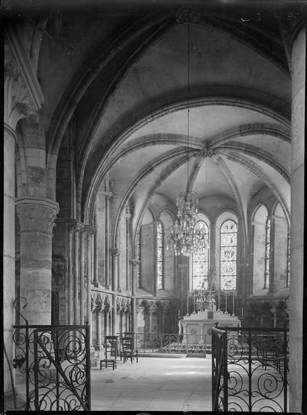 Intérieur : déambulatoire, chapelle rayonnante