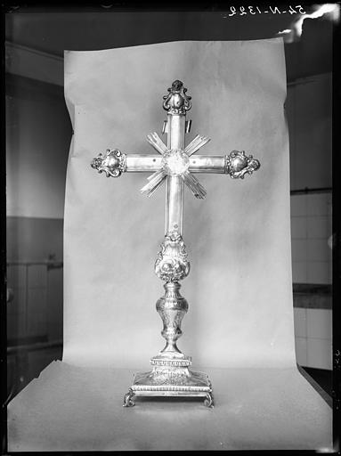 Croix reliquaire en argent : revers - © Ministère de la Culture (France), Médiathèque du patrimoine et de la photographie, diffusion RMN-GP