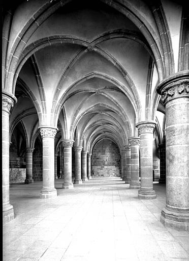 Salle des chevaliers, vue axiale