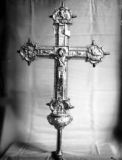 Croix processionnelle en argent : face