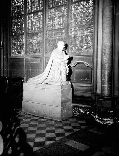 Chapelle axiale : statue orante d'Albert de Gondi, duc de Retz, maréchal de France, mort en 1602